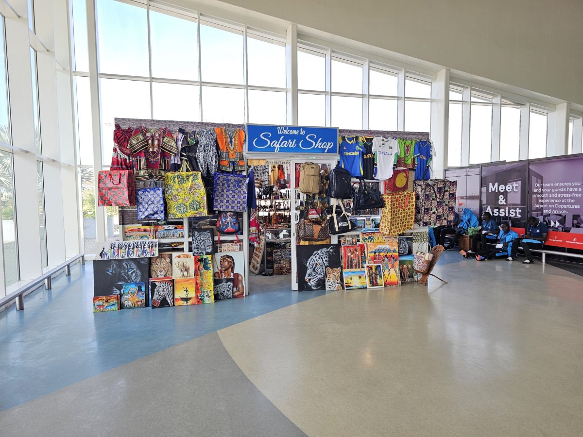 Obchod se suvenýry, veřejná část, terminál 3