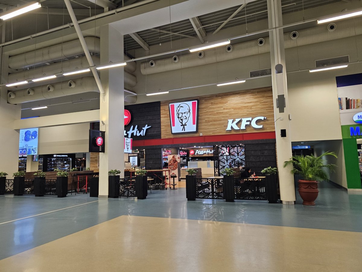 KFC, tranzitní část, terminál 3