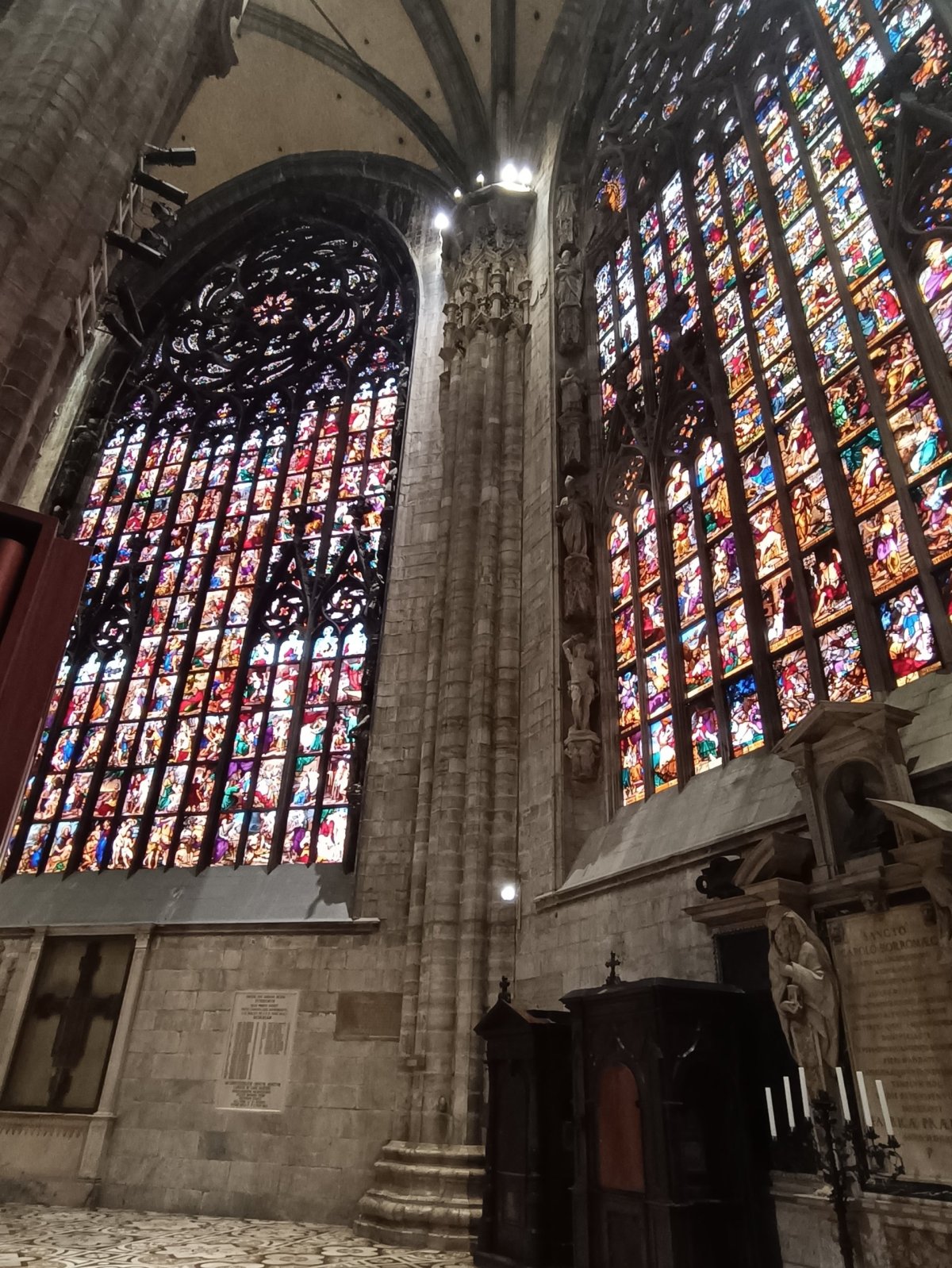 Duomo - neuvěřitelné množství vitráží