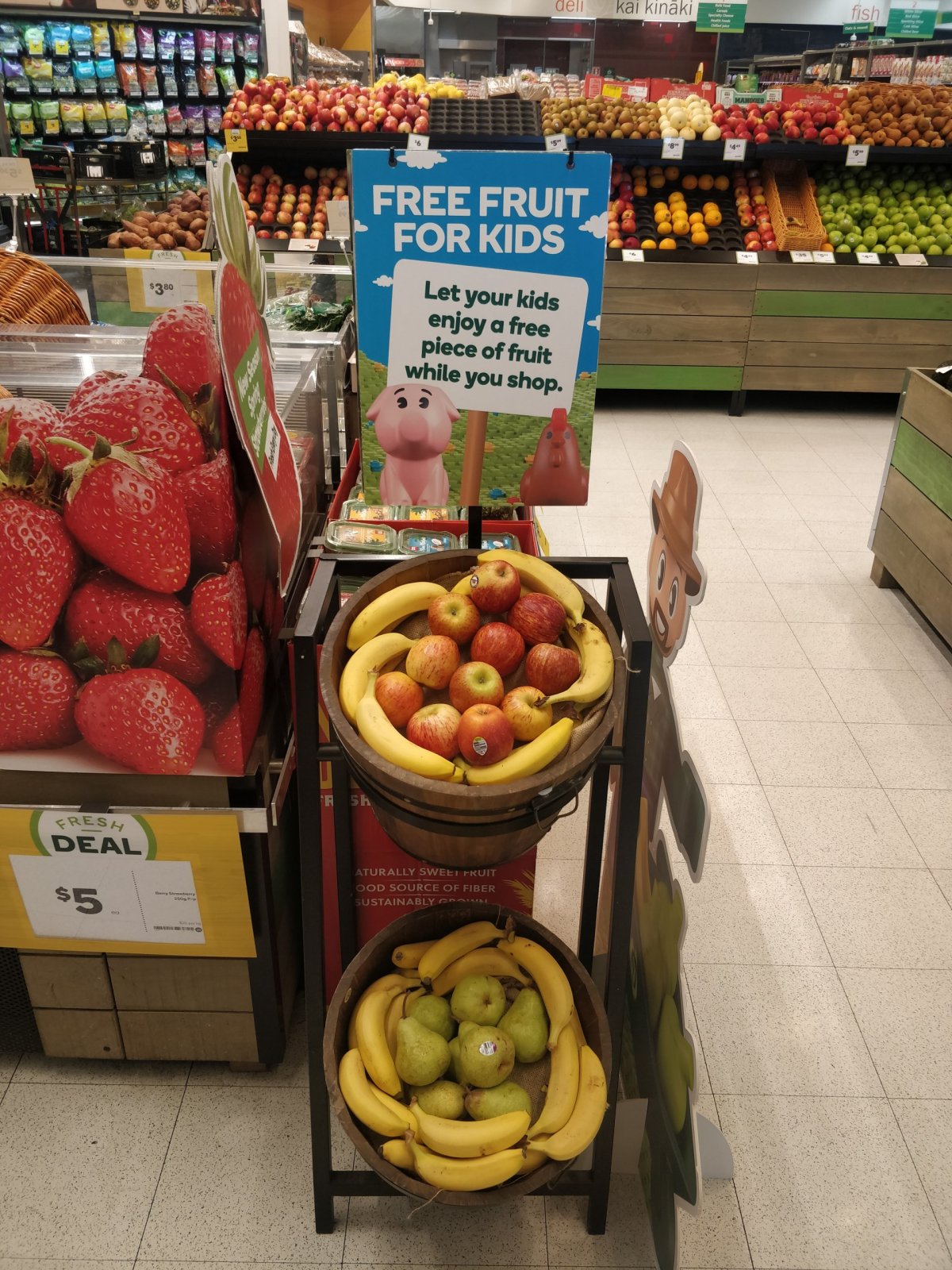 V obchodě na NZ zdarma ovoce pro děti