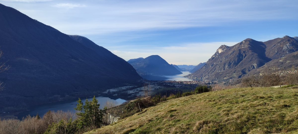 Výhled na jezera Piano a Lugano