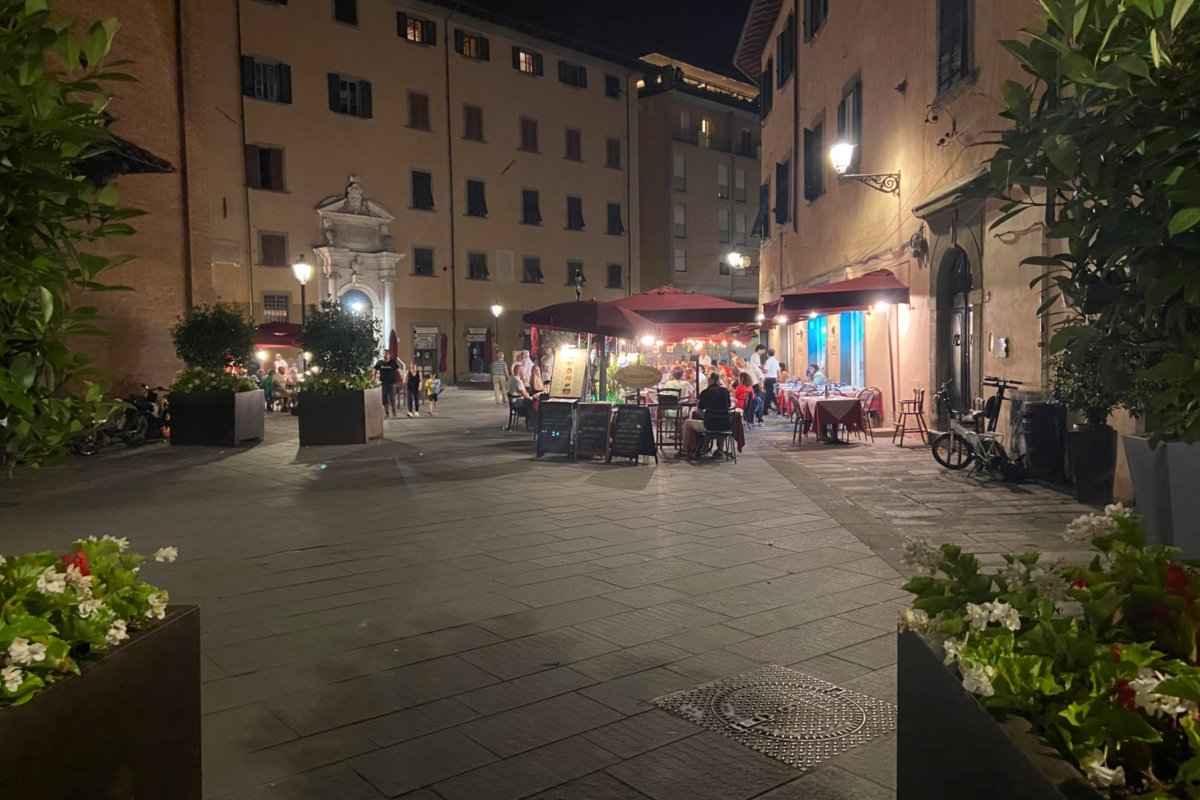 Hlavní turistická třída v noci