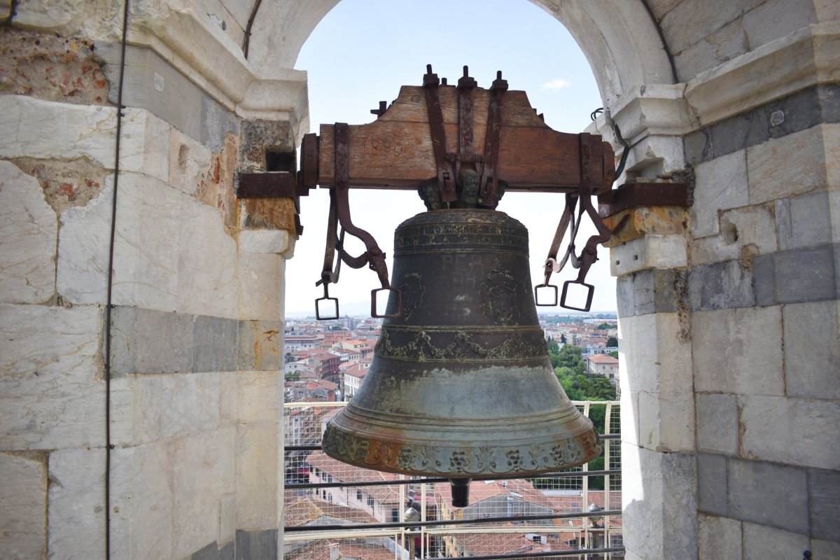 Zvonice na vrcholu věže