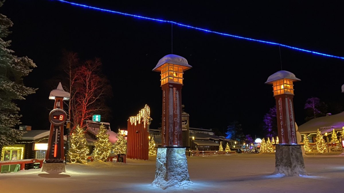 Santa Claus Holiday Village - hranice polárního kruhu