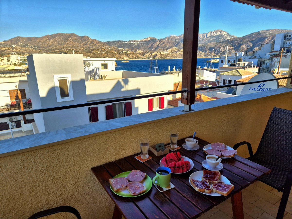 Snídaně na terásce