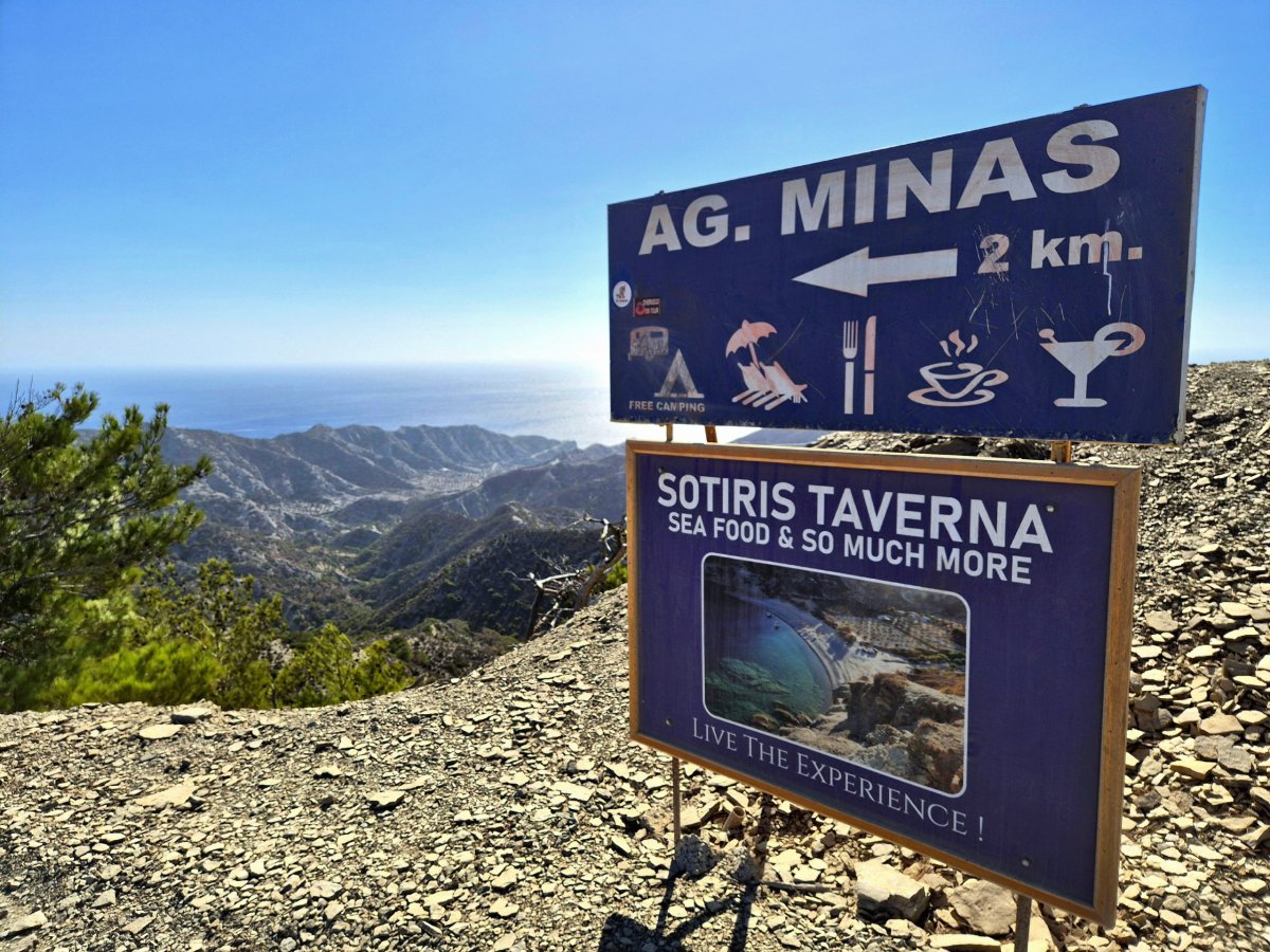 Ukazatel k pláži Minas