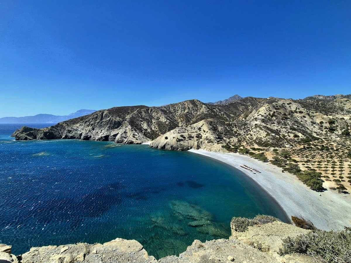 Výhledy na pláž Minas od kostelíku