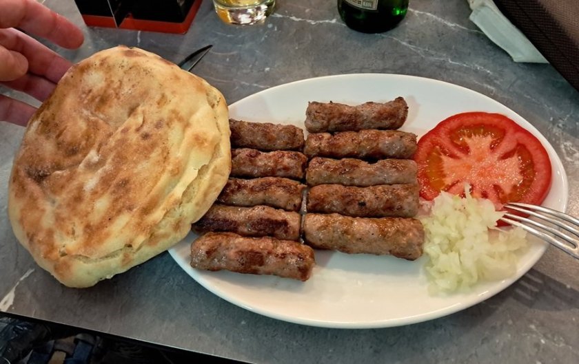 Další variance čevápů v Mostaru