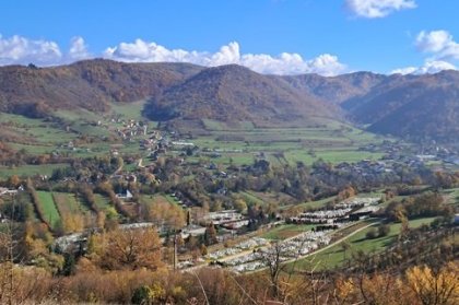 No nezdá se vám, že ten kopec je nějak podezřele pravidelný ?