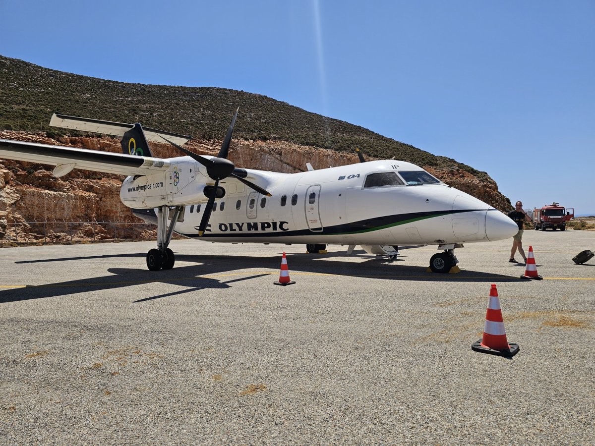 Dash 8-100 na letišti Kateslorizo