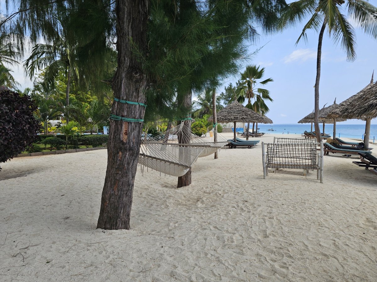 Lehátka se slunečníky