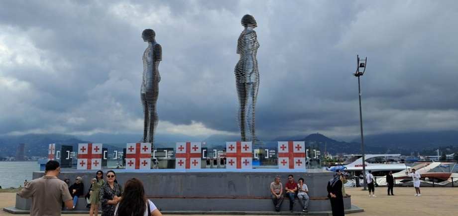 Sousoší Ali a Niňo