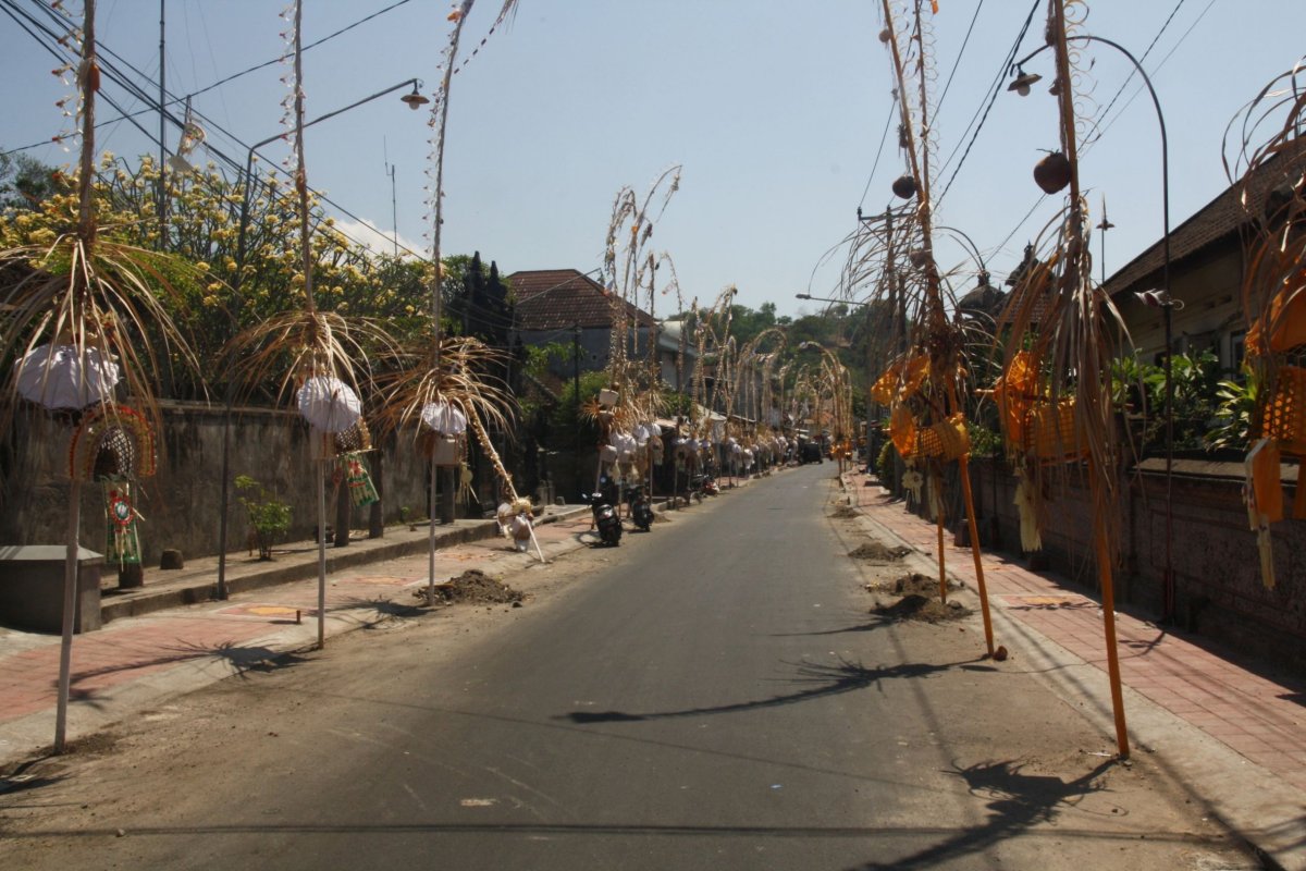 Pouliční výzdoba v Padangbai