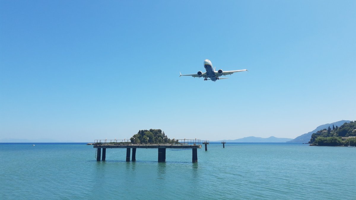 v přistávacím koridoru