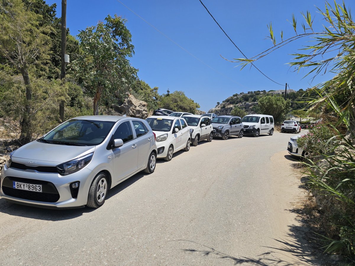 Parkování u pláže Anthony Quinn