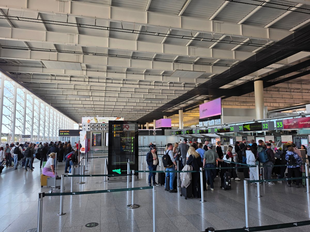 Check-in přepážky, terminál A