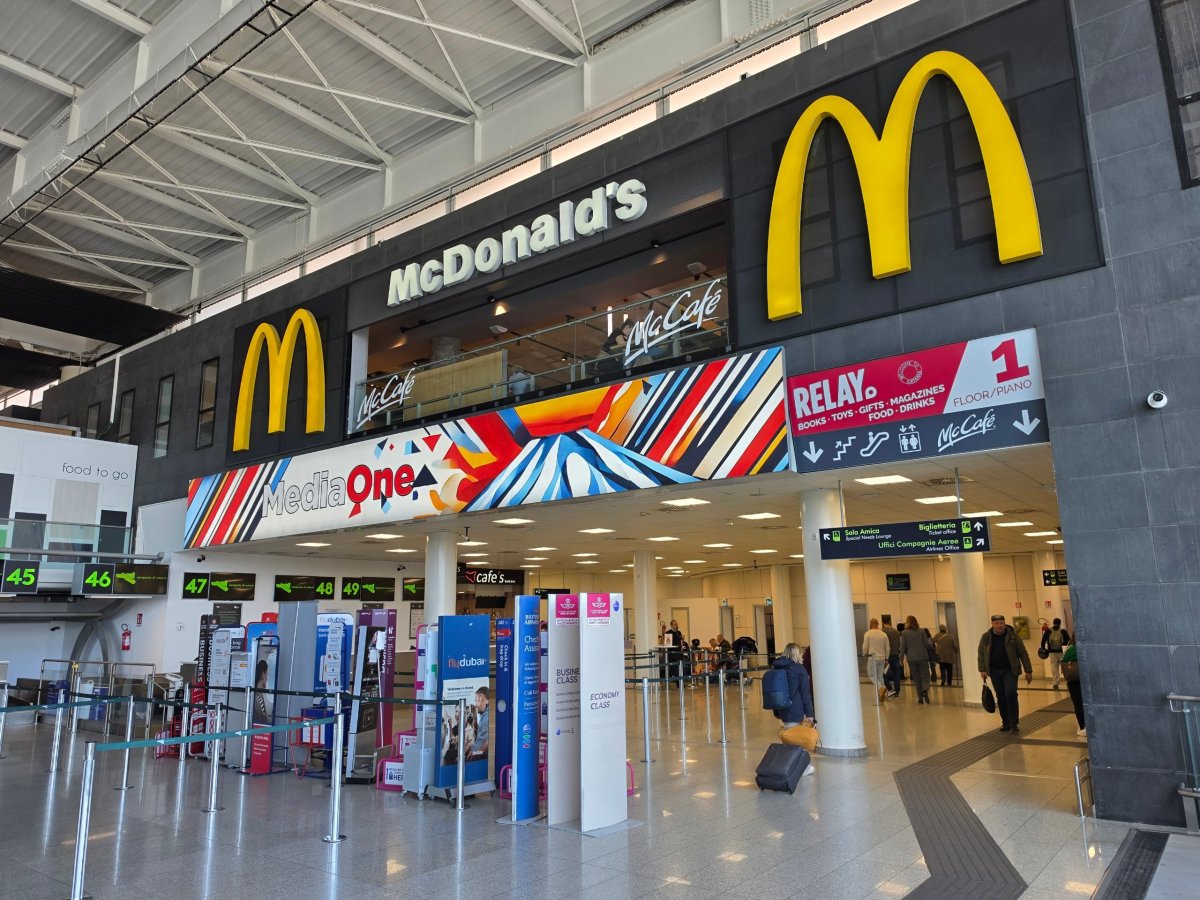 McDonald's, terminál A, odlety (veřejná část)
