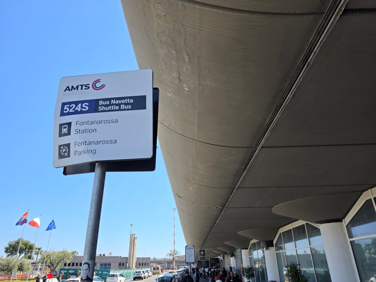 Zastávky shuttle autobusu směr železniční stanice