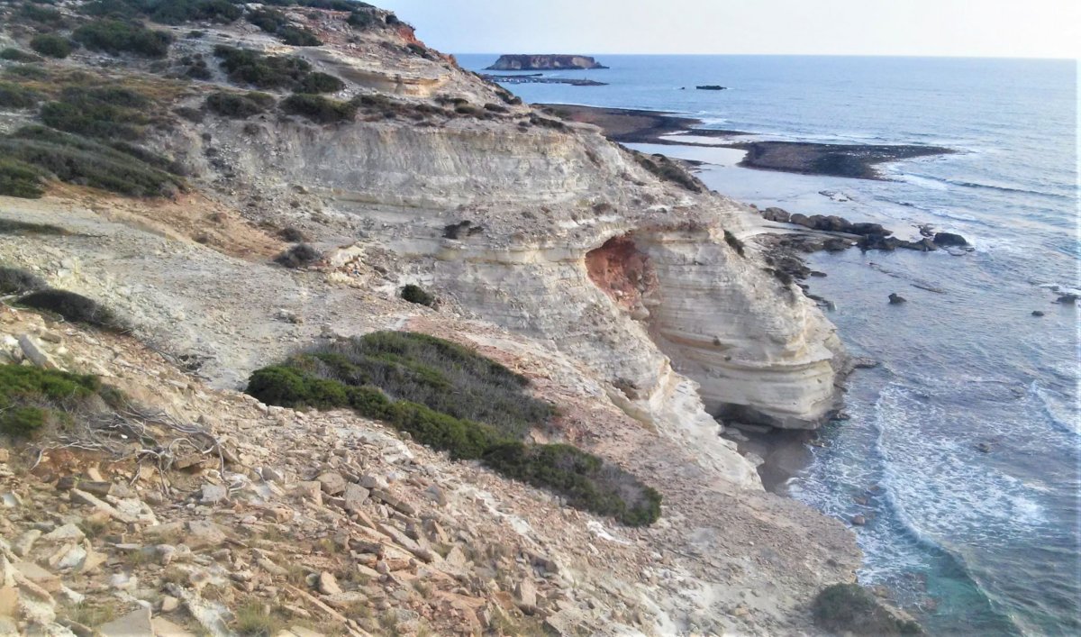 Zajímavé pobřeží na začátku pol. Akamas