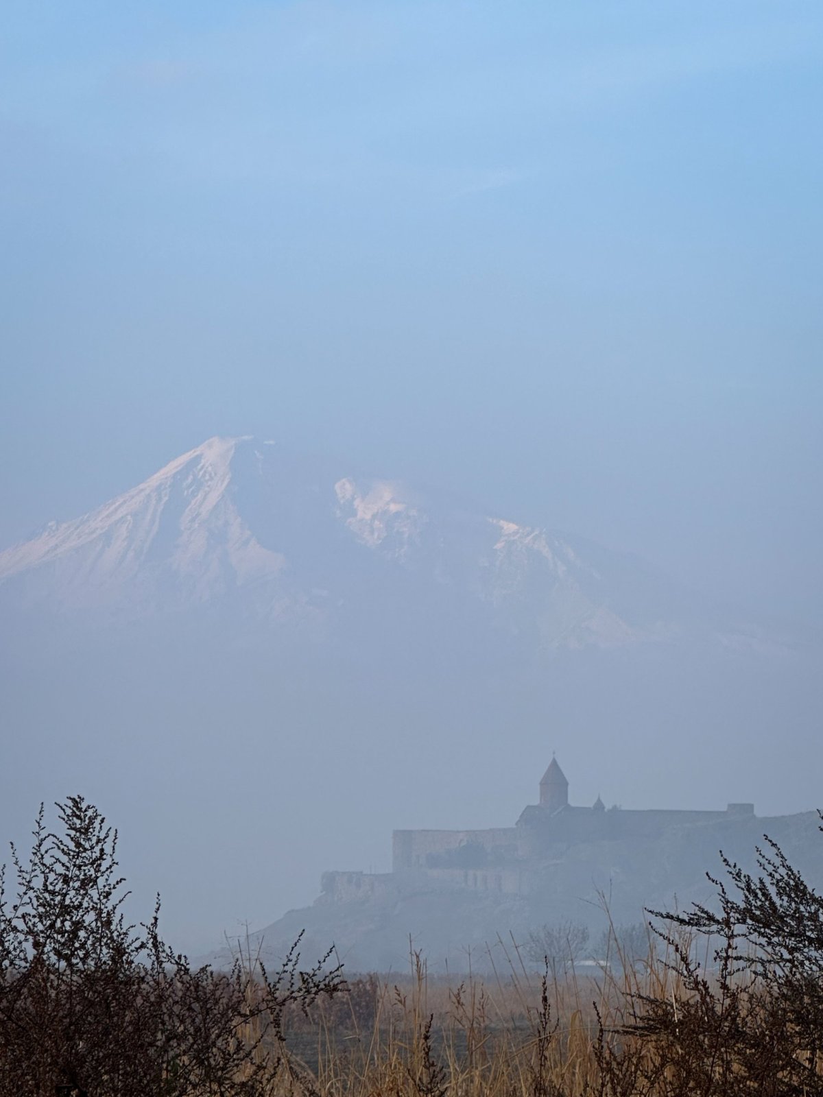 Pohled na klášter z dálky 