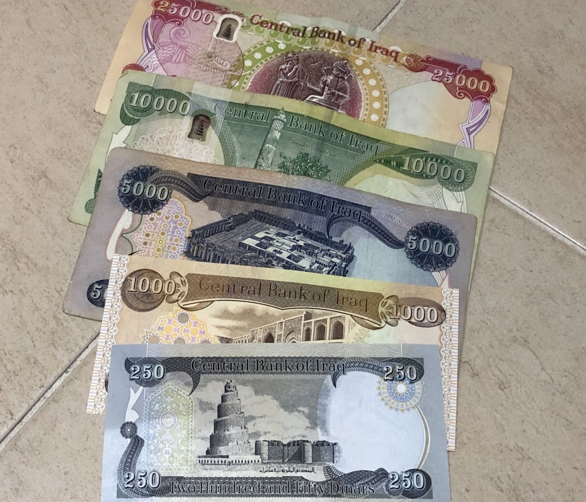 Nové irácké bankovky bez Saddáma