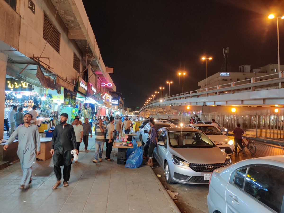 Centrum Rijádu a místní si moje auto oblíbili