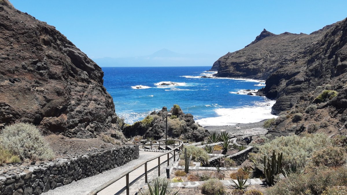 Pláž a Teide v pozadí