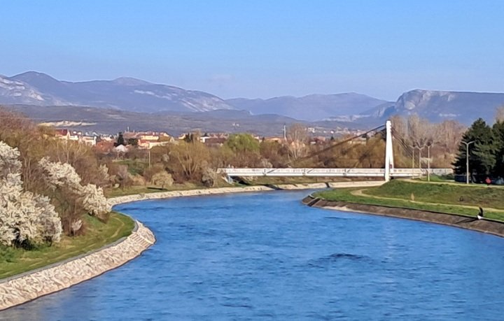 Hory nad údolím řeky Nišavy- směr bulharské hranice