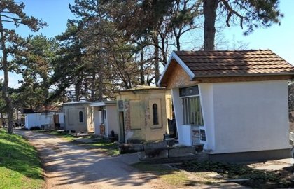 Chatičky sloužící jako rodinné hrobky na hřbitovech