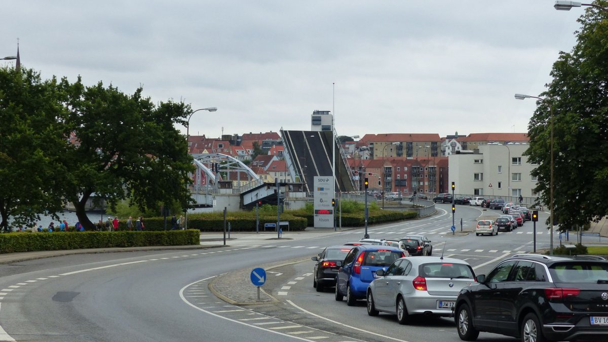 Auta stojí, lodě jedou!