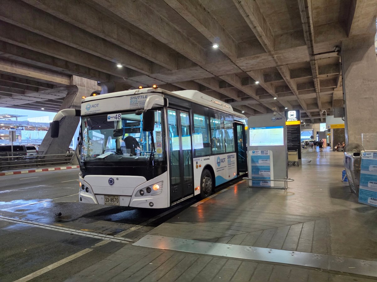 Stanice shuttle busu na letišti BKK
