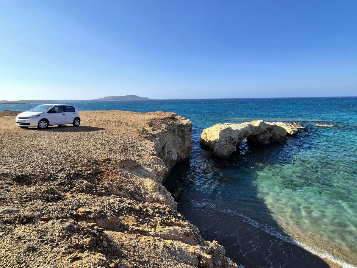 První auto na parkovišti