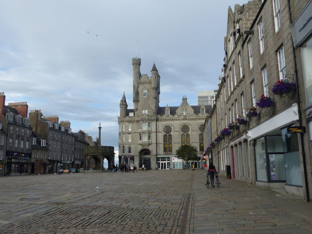 Mercat Cross