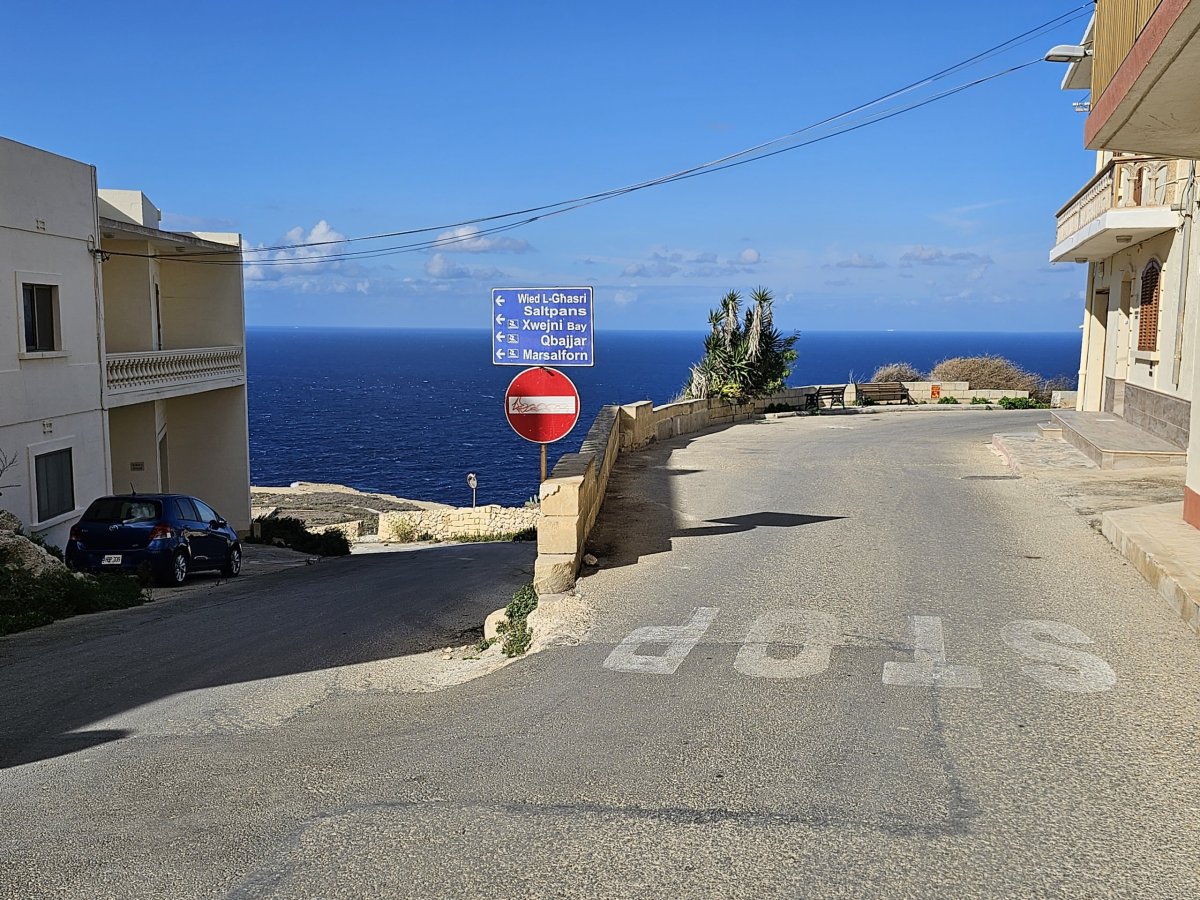 Dopravní značení na Maltě