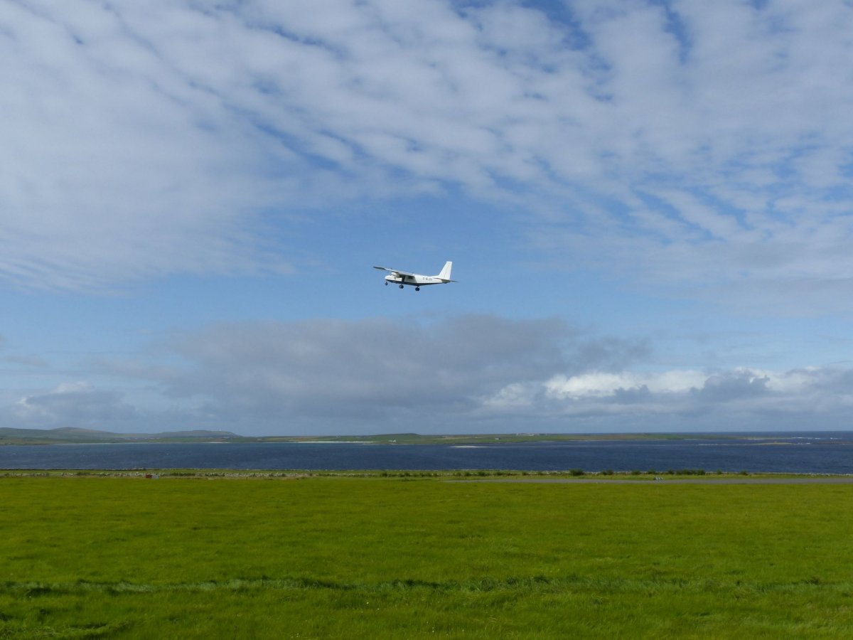 Těžká služba Britten-Normana. Nezdržel se ani 10 minut a už musí zase dál