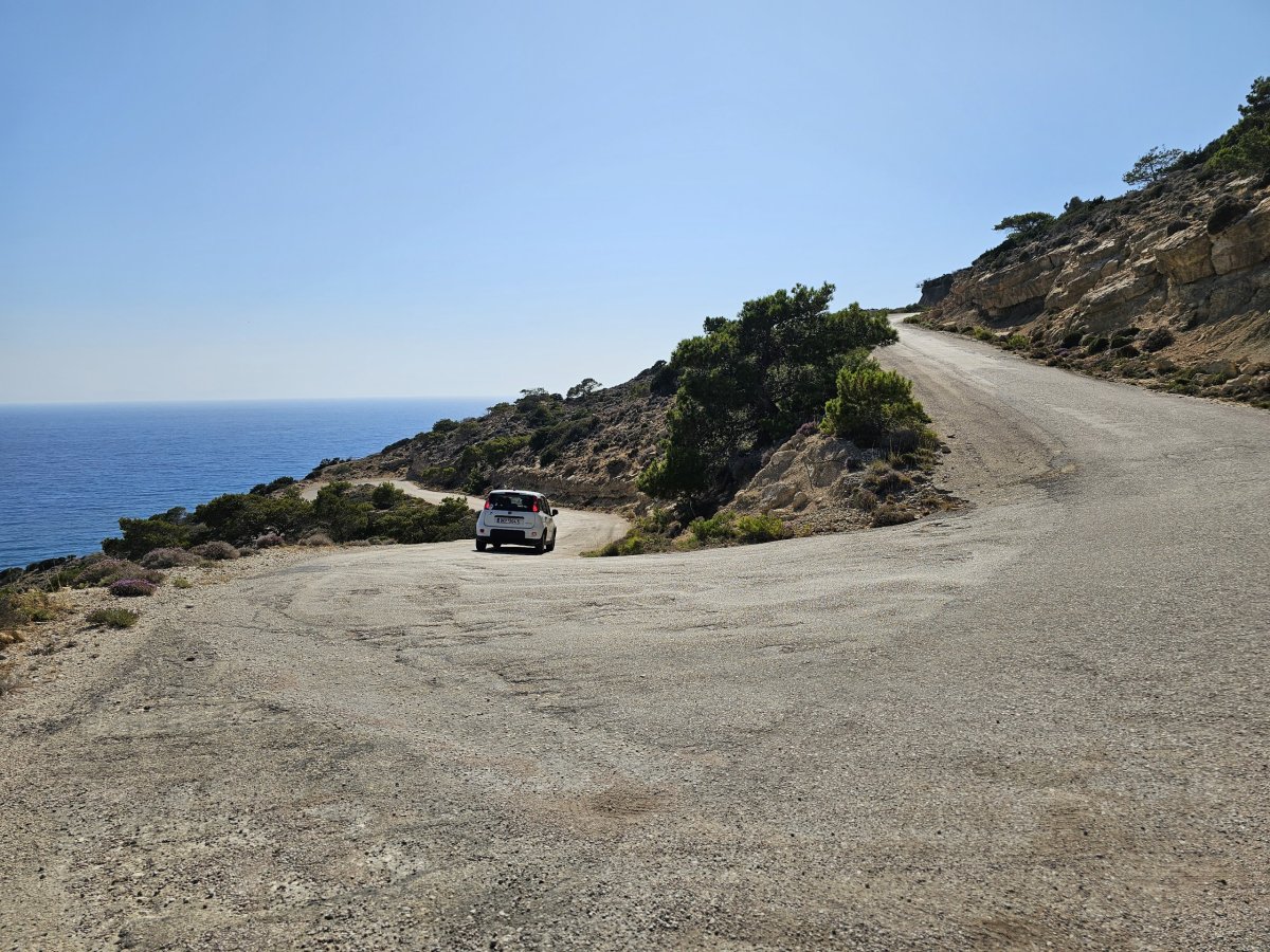 Silnice k pláži Fourni