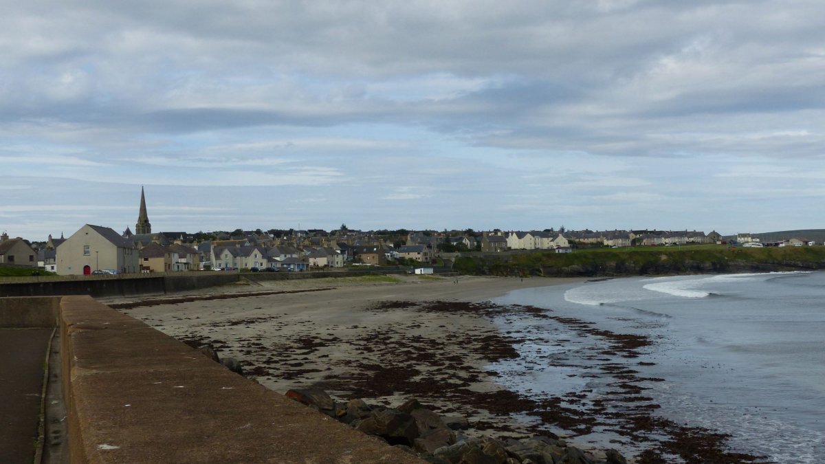 ... a promenáda u pláže