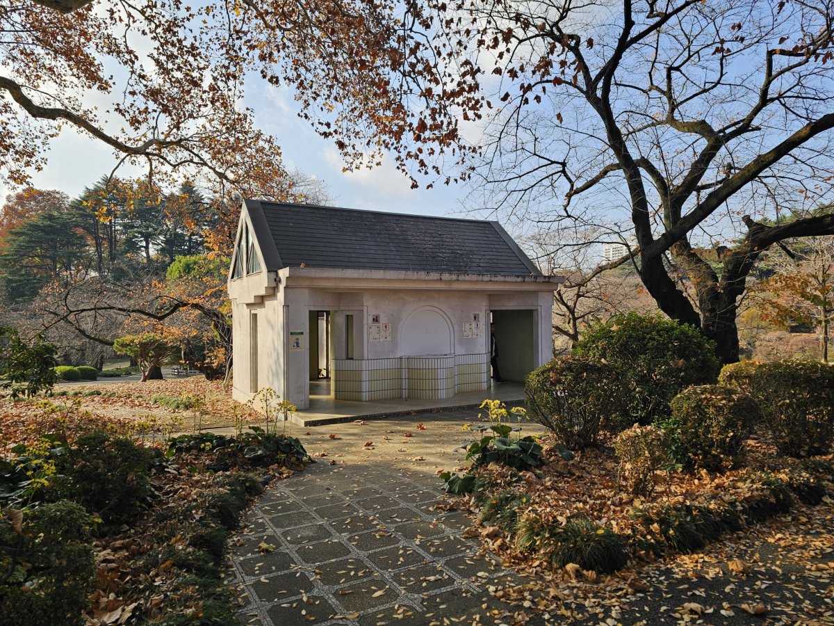 Shinjuku Gyoen National Garden, WC zdarma