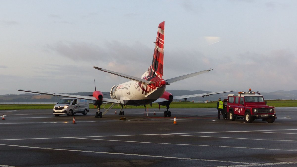 Saab se probouzí do dalšího pracovního dne