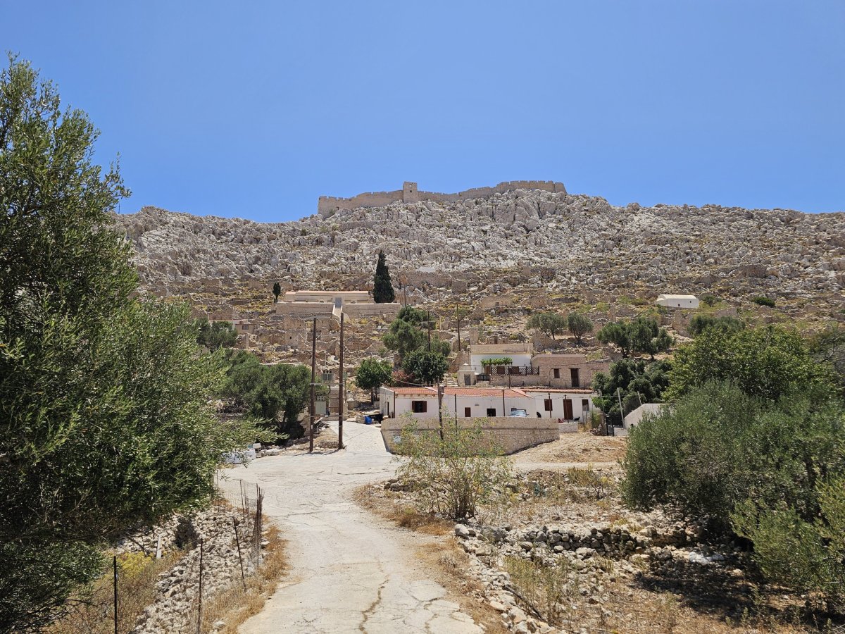 Vesnička Chorio pod hradem Chalki