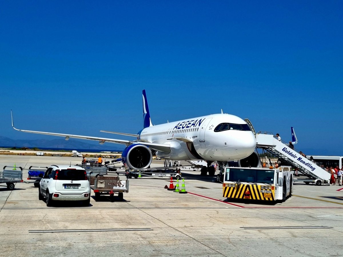 Z Rhodosu už větším letadlem