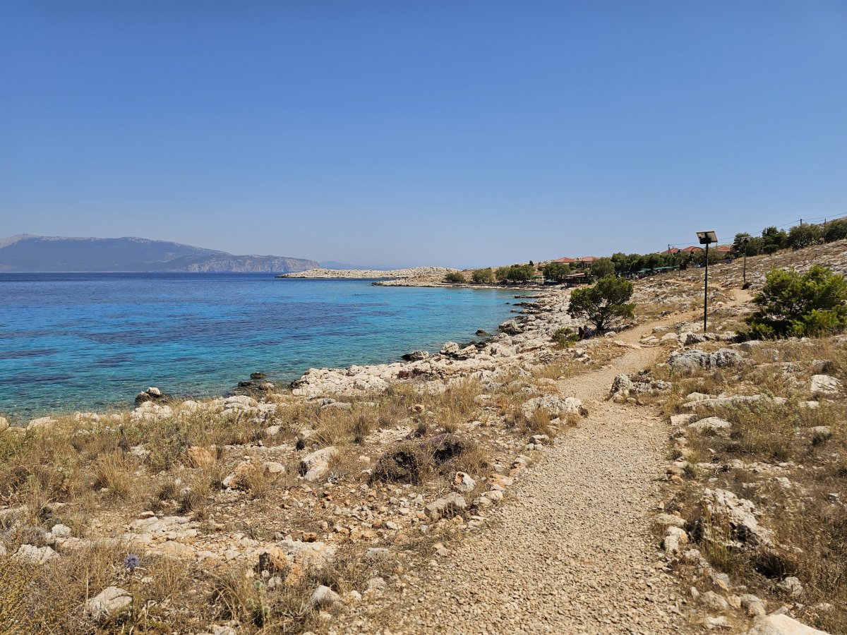 Cesta k pláži Ftenagia