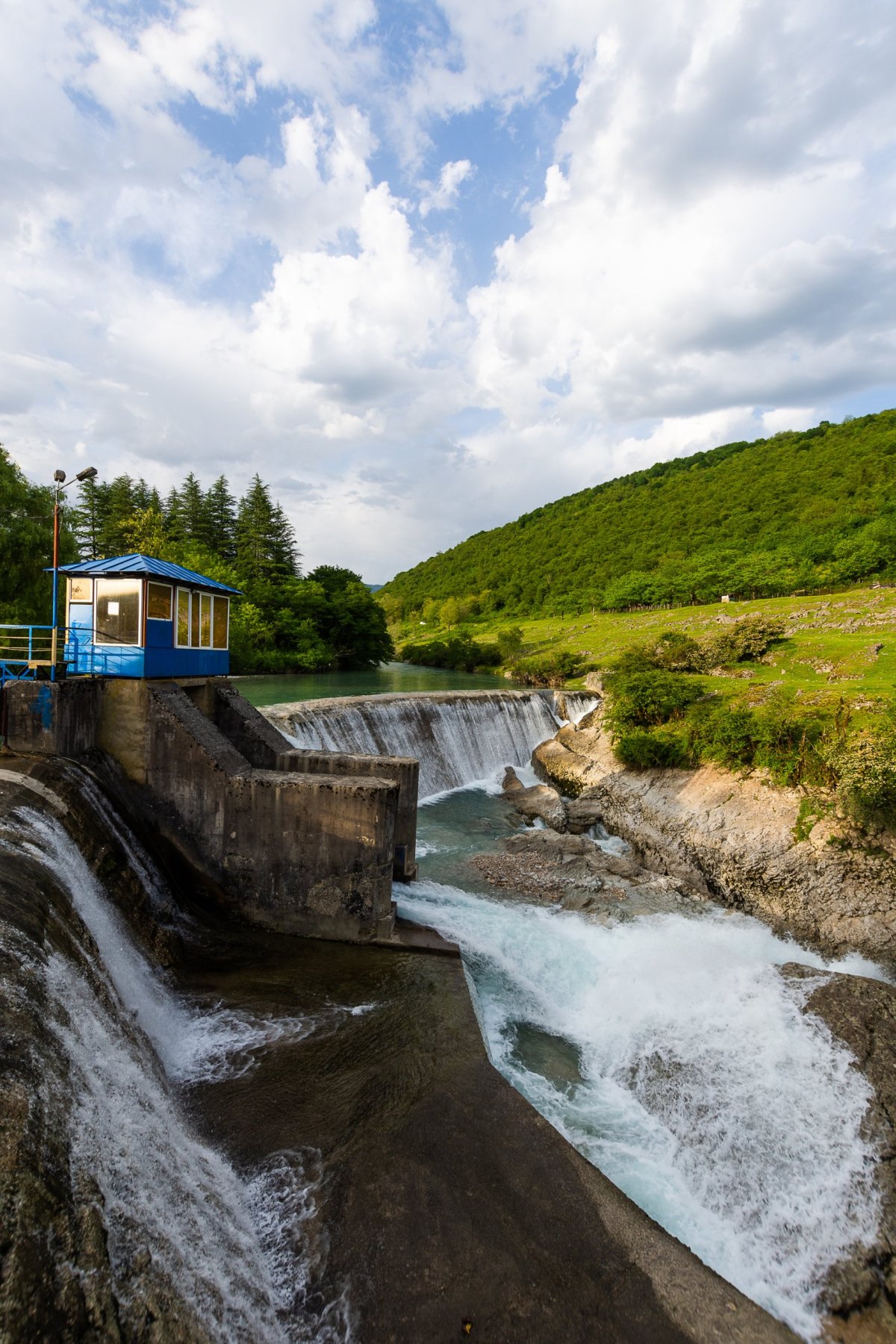 Skurdi, jez na řece Abasha