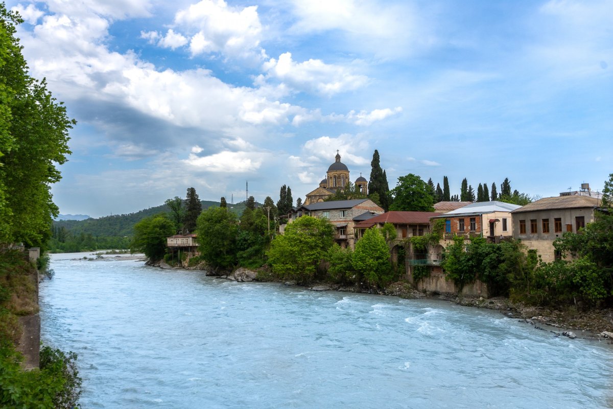 Kutaisi, pohled na Kutaisi, Holy Annunciation temple