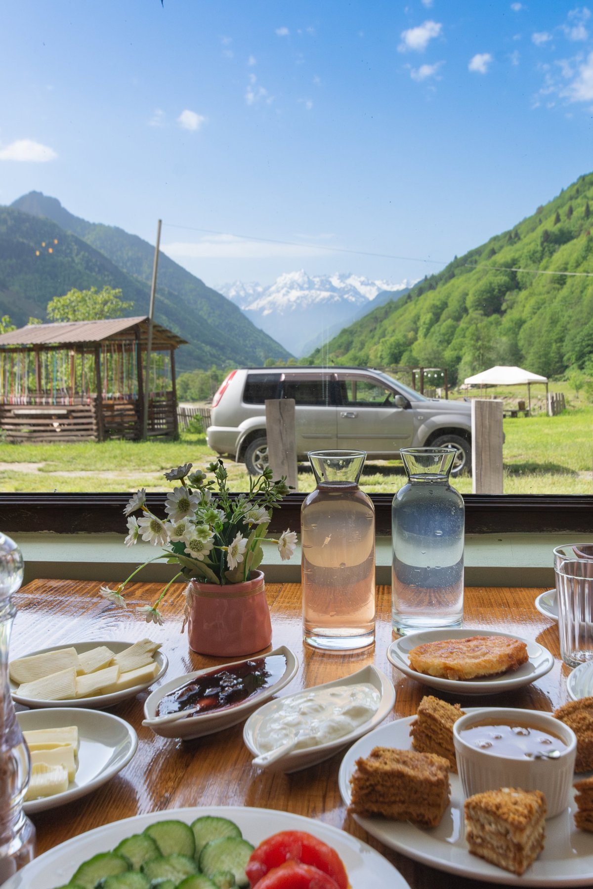 Bohatýrská snídaně v hotelu Chubezeni