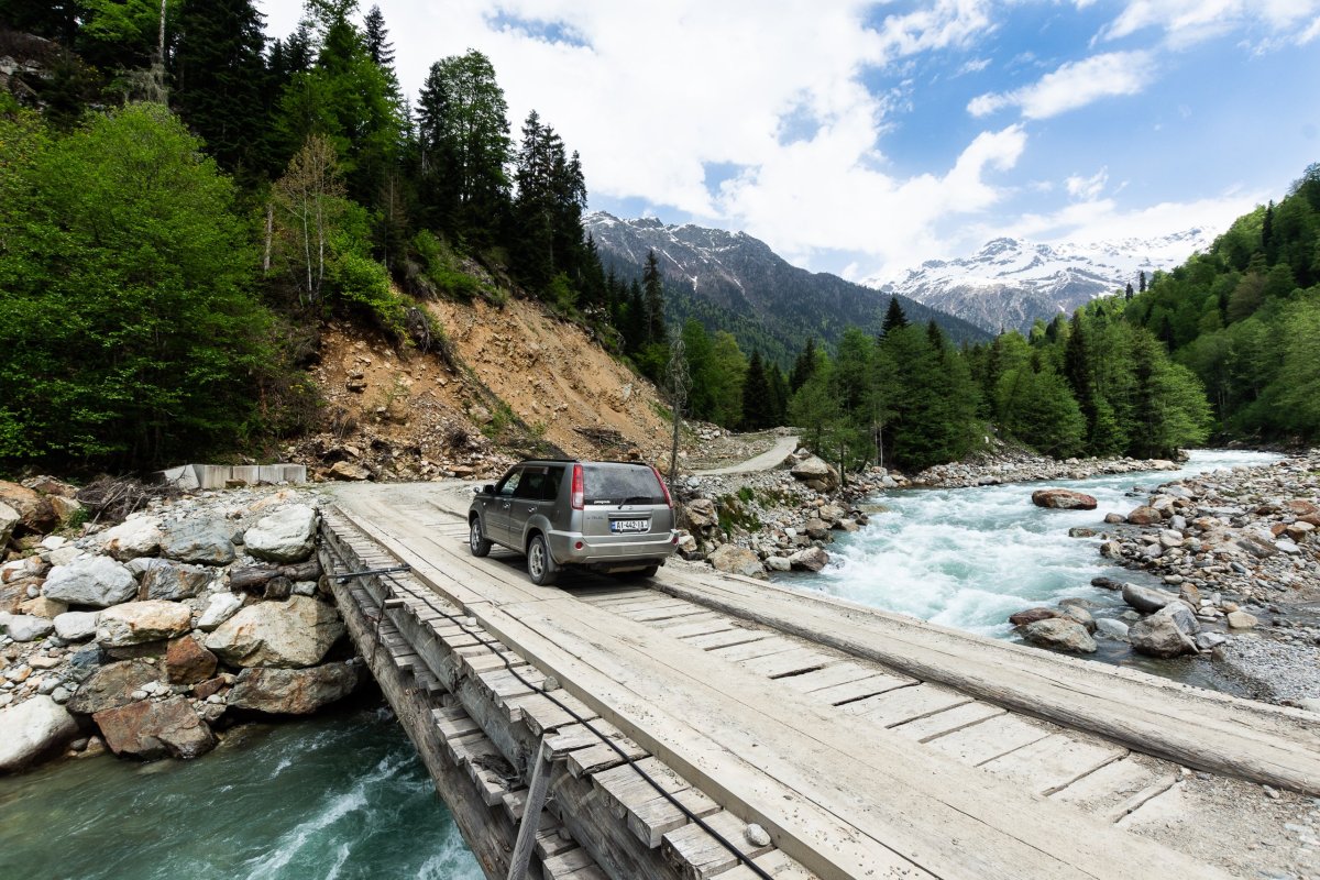 Horní Svanetie, most přes řeku Nenskra