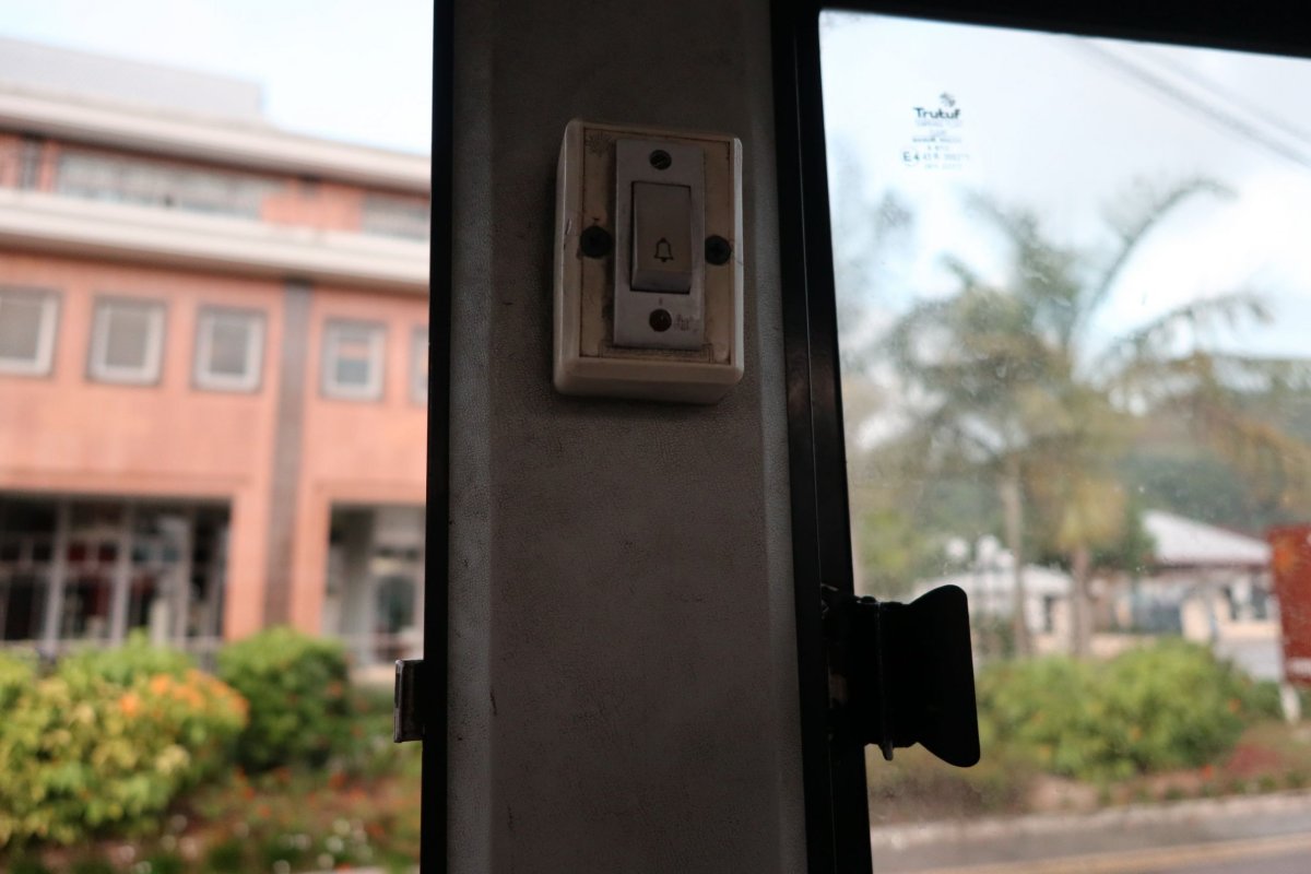 Zvoneček pro výstup z autobusu.
