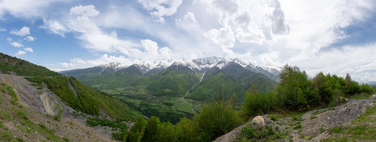 Horní Svanetie, stoupání k Mestii, pohled na Ghvebaldi