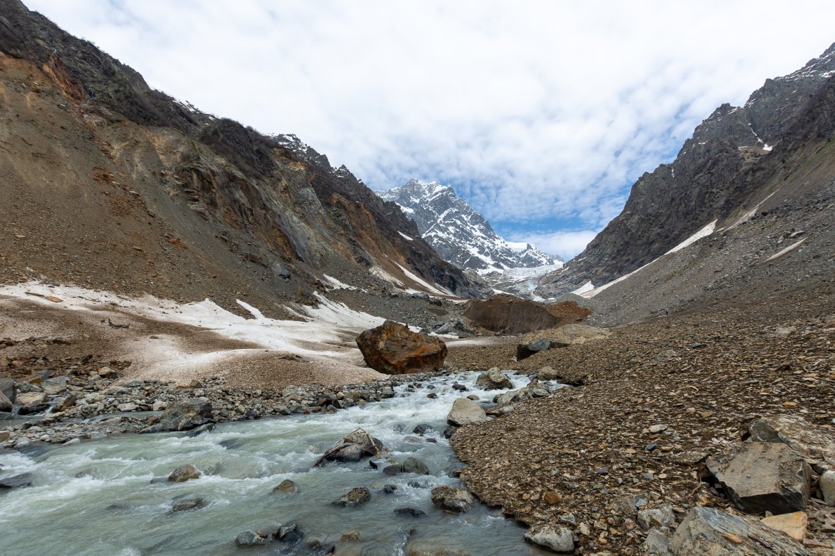 Ledovcová řeka v Chalaadi