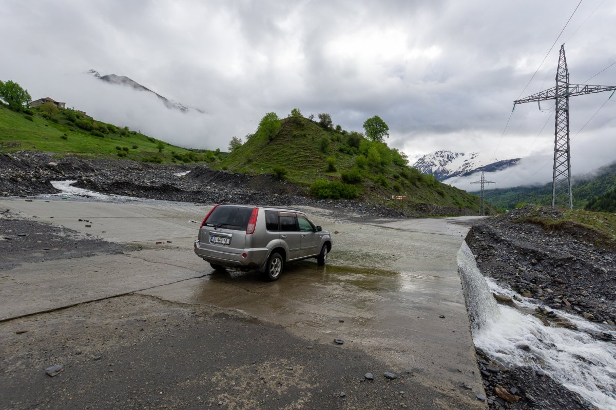 Občas vede řeka i skrz silnici